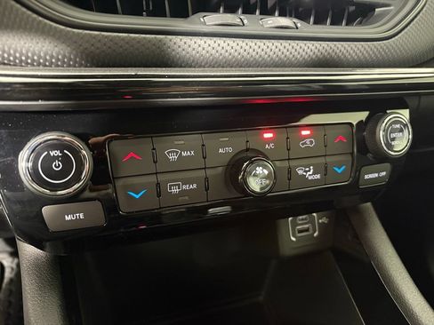 New 2026 Jeep Compass Latitude w/ Sun and Sound Group AWD/4WD image 32