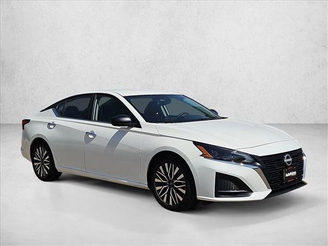 Used 2025 Nissan Altima 2.5 SV FWD image 3