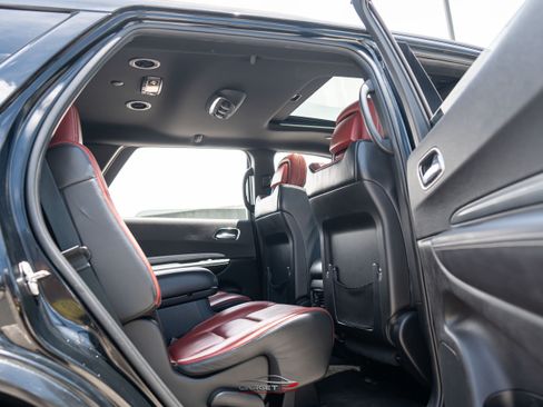 Used 2018 Dodge Durango SRT w/ Technology Group AWD/4WD image 19