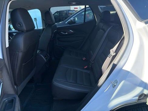 Used 2024 GMC Terrain Denali w/ Denali Premium Package AWD/4WD image 8