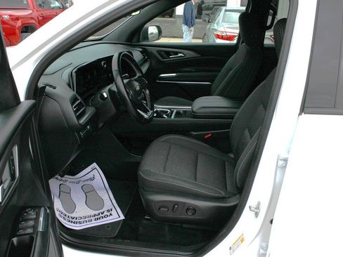 Used 2024 Chevrolet Traverse LT AWD/4WD image 12