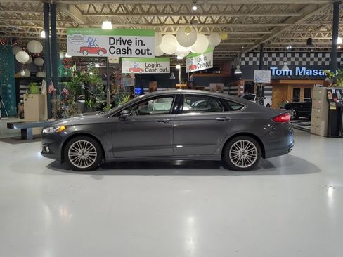 Used 2016 Ford Fusion SE w/ Equipment Group 202A FWD image 11