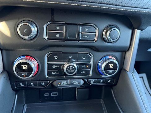 Certified 2024 GMC Yukon XL SLT image 30