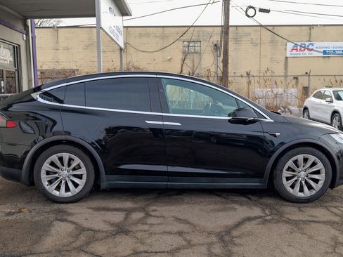 Used 2018 Tesla Model X 75D image 8