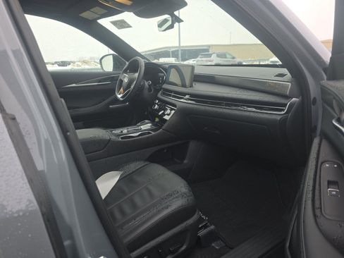 Used 2025 INFINITI QX60 Luxe w/ Black Edition image 9