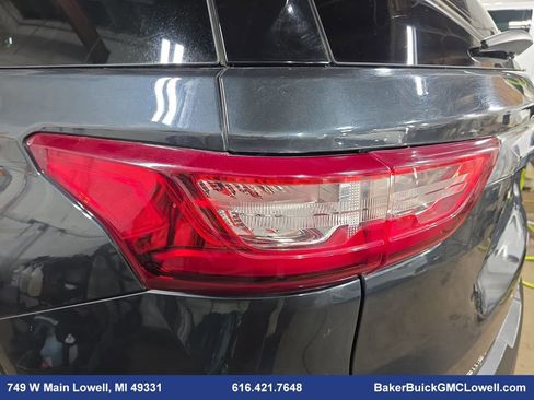 Used 2020 Chevrolet Traverse LT w/ Driver Confidence II Package image 35