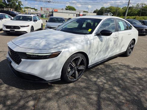 Used 2024 Honda Accord Sport image 3