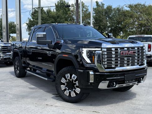 Used 2024 GMC Sierra 2500 Denali AWD/4WD image 2