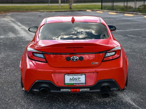 Used 2022 Toyota GR86 Premium w/ ALL Weather Mat Package (TMS) image 11