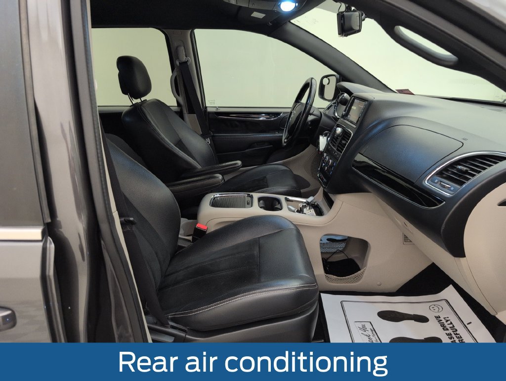 Used 2017 Dodge Grand Caravan SXT FWD image 15