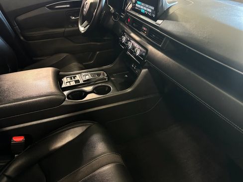 Used 2024 Honda Pilot Touring image 16