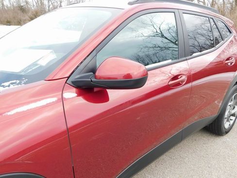 Used 2025 Chevrolet Trax LT image 11