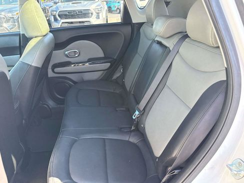 Used 2016 Kia Soul + w/ Primo Package FWD image 14