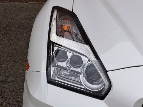 Used 2024 Nissan GT-R Premium w/ Premium Interior Package image 12