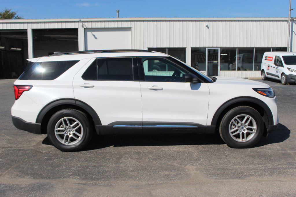 Used 2025 Ford Explorer Active RWD image 7