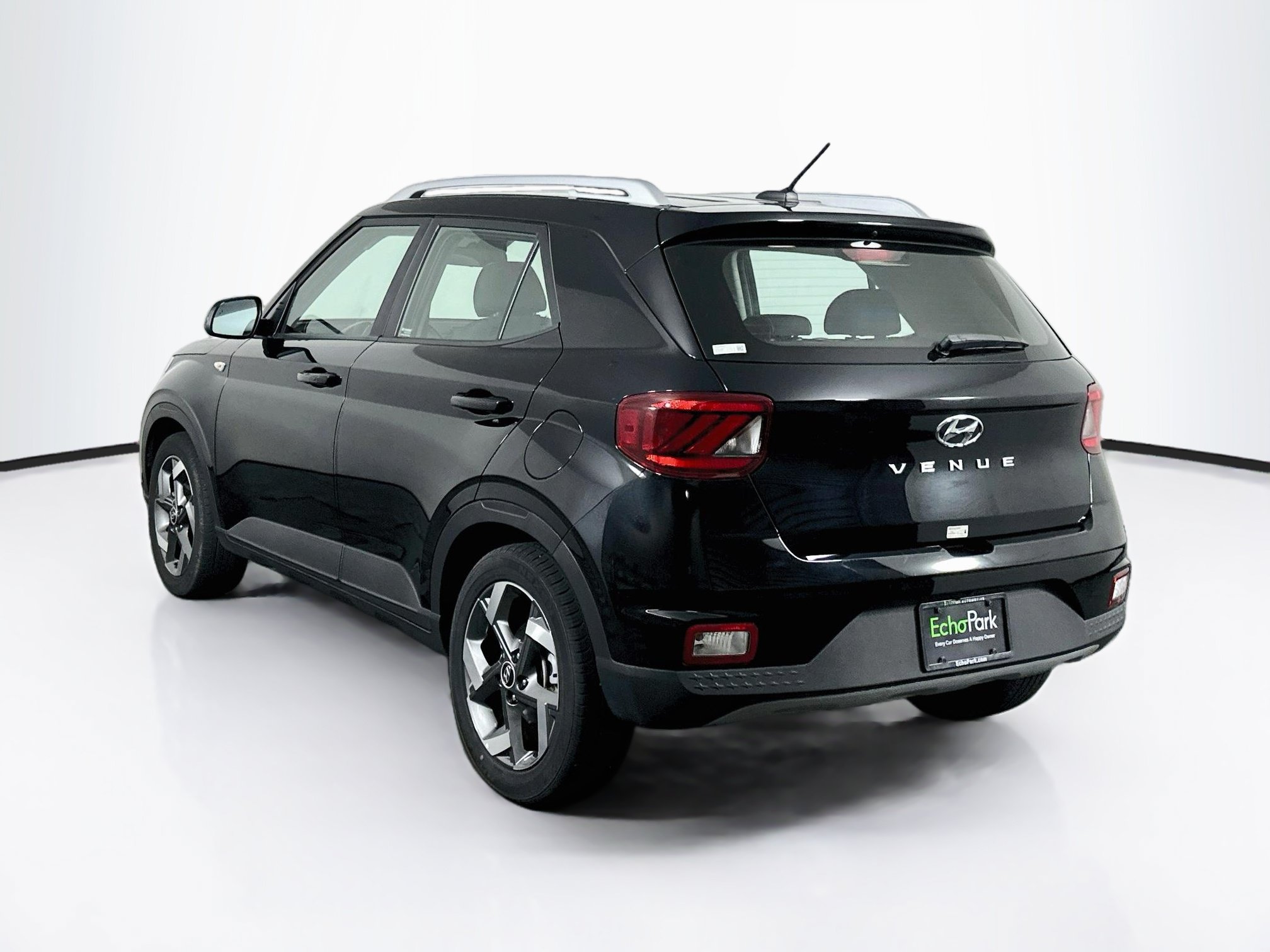 Used 2025 Hyundai Venue SEL FWD image 5