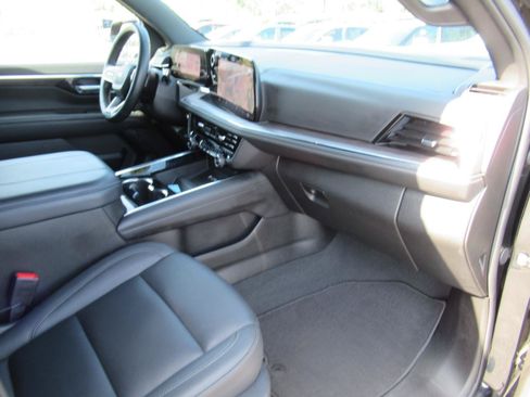 Used 2025 Chevrolet Tahoe LT AWD/4WD image 12