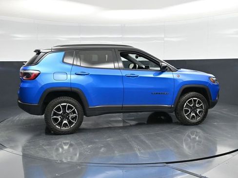 Used 2025 Jeep Compass Trailhawk image 11