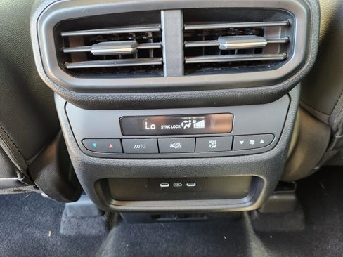 Certified 2025 Honda Pilot Touring image 24