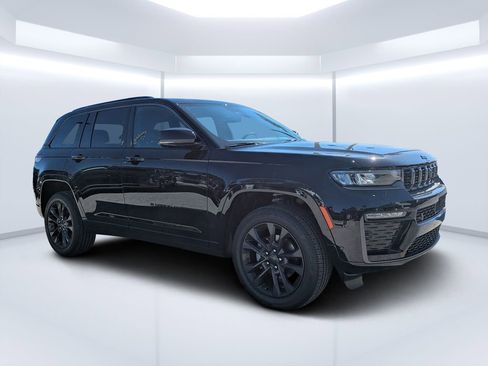 Used 2026 Jeep Grand Cherokee Limited image 2