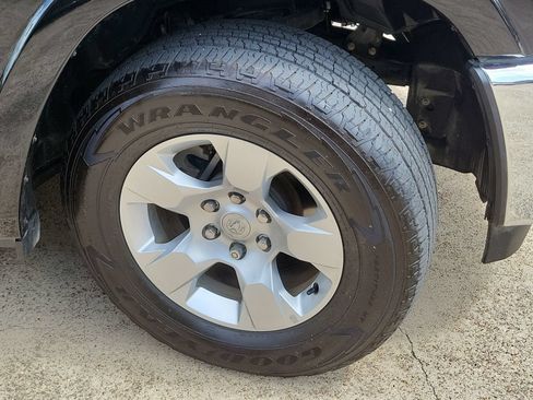 Used 2025 RAM 1500 Big Horn AWD/4WD image 31