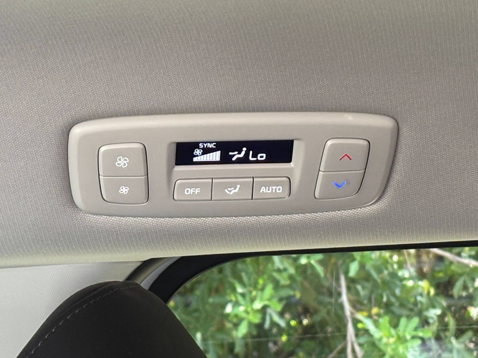 Used 2026 Kia Carnival FWD image 24