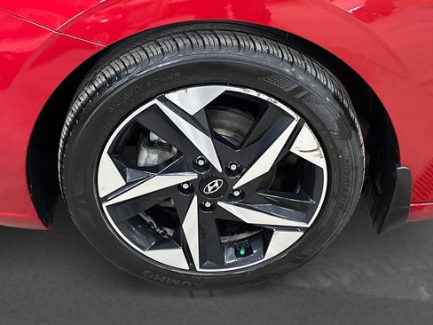 Used 2022 Hyundai Elantra Limited image 12
