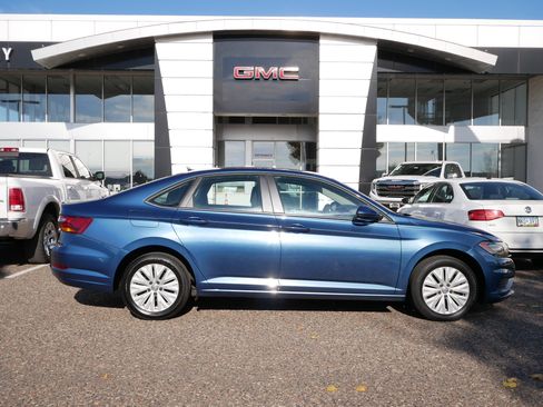 Used 2019 Volkswagen Jetta S image 2