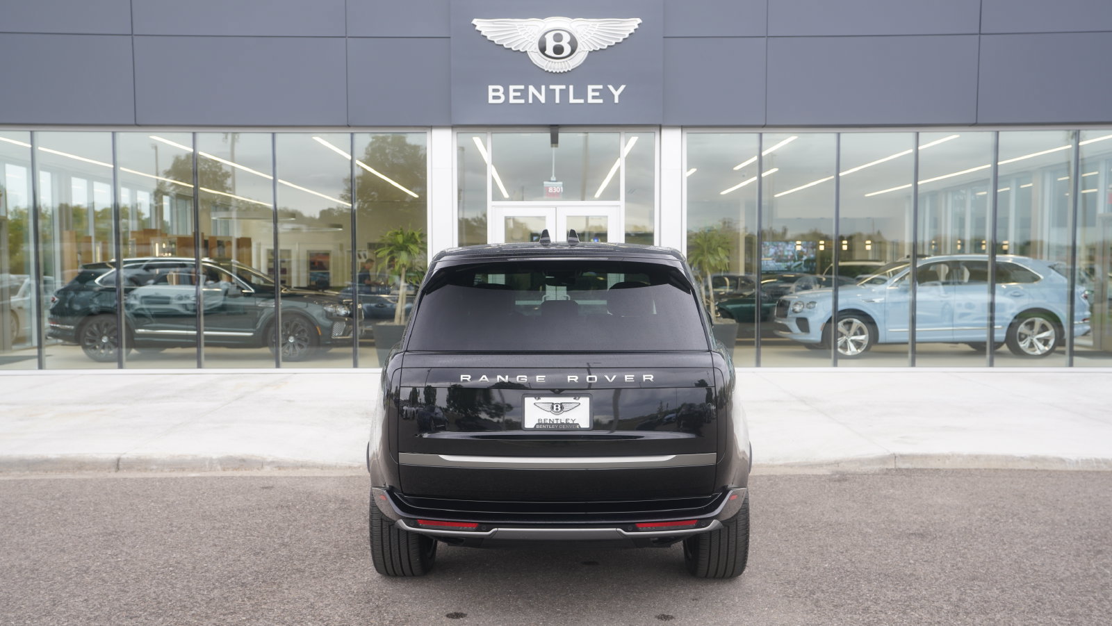 Used 2025 Land Rover Range Rover SE AWD/4WD image 12