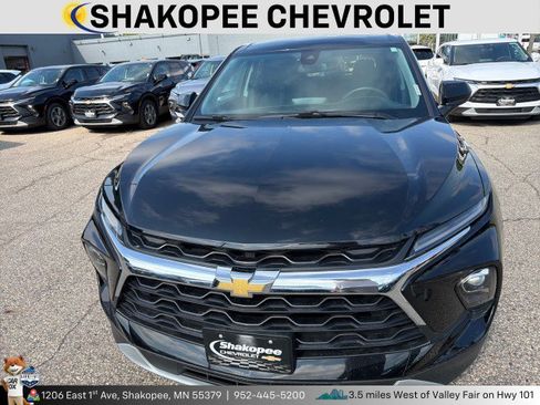 Used 2025 Chevrolet Blazer LT AWD/4WD image 2