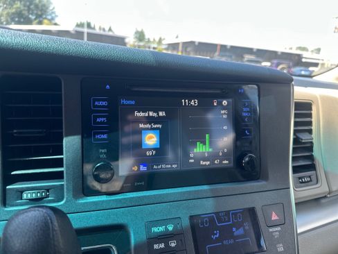 Used 2017 Toyota Sienna LE FWD image 14