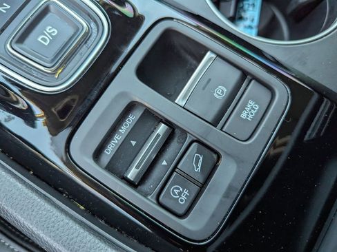 Used 2025 Honda Pilot Touring image 25