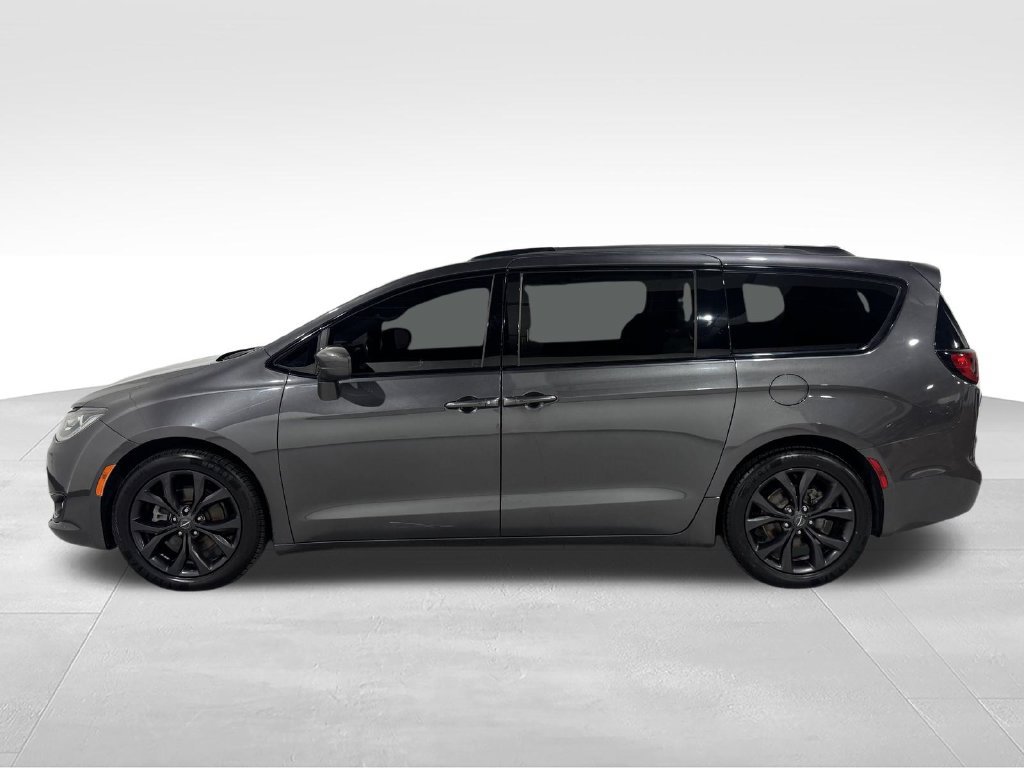 Used 2020 Chrysler Pacifica Touring w/ S Appearance Package FWD image 13