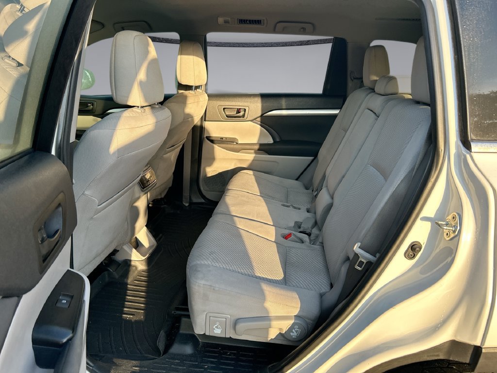 Used 2019 Toyota Highlander LE FWD image 27