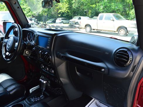 Used 2012 Jeep Wrangler Unlimited Sahara AWD/4WD image 22