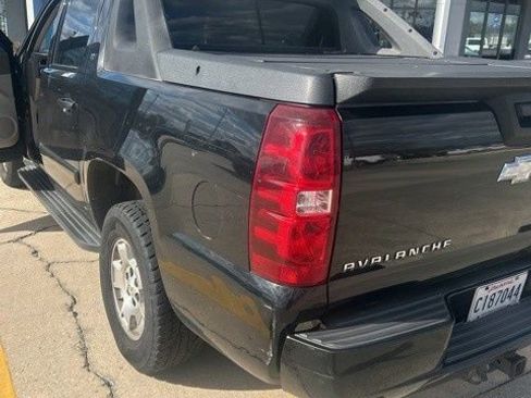 Used 2007 Chevrolet Avalanche LT w/ LT Preferred Equipment Group image 4