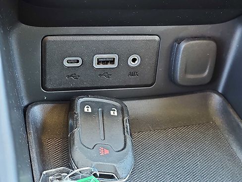 Used 2024 GMC Terrain SLE image 24