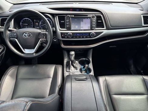 Used 2019 Toyota Highlander XLE FWD image 26