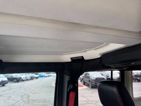 Used 2018 Jeep Wrangler Unlimited Rubicon AWD/4WD image 34