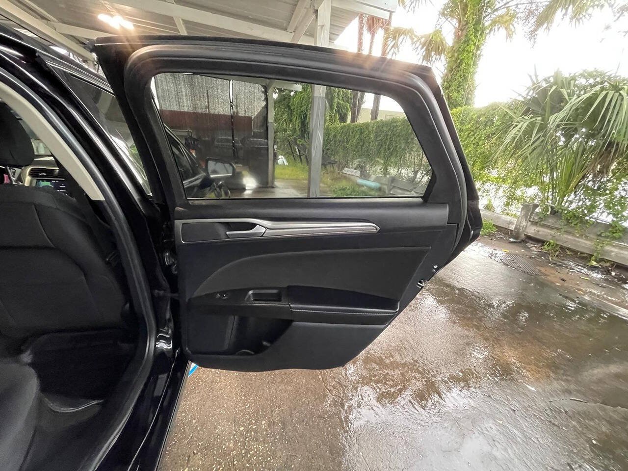 Used 2019 Ford Fusion SE FWD image 9