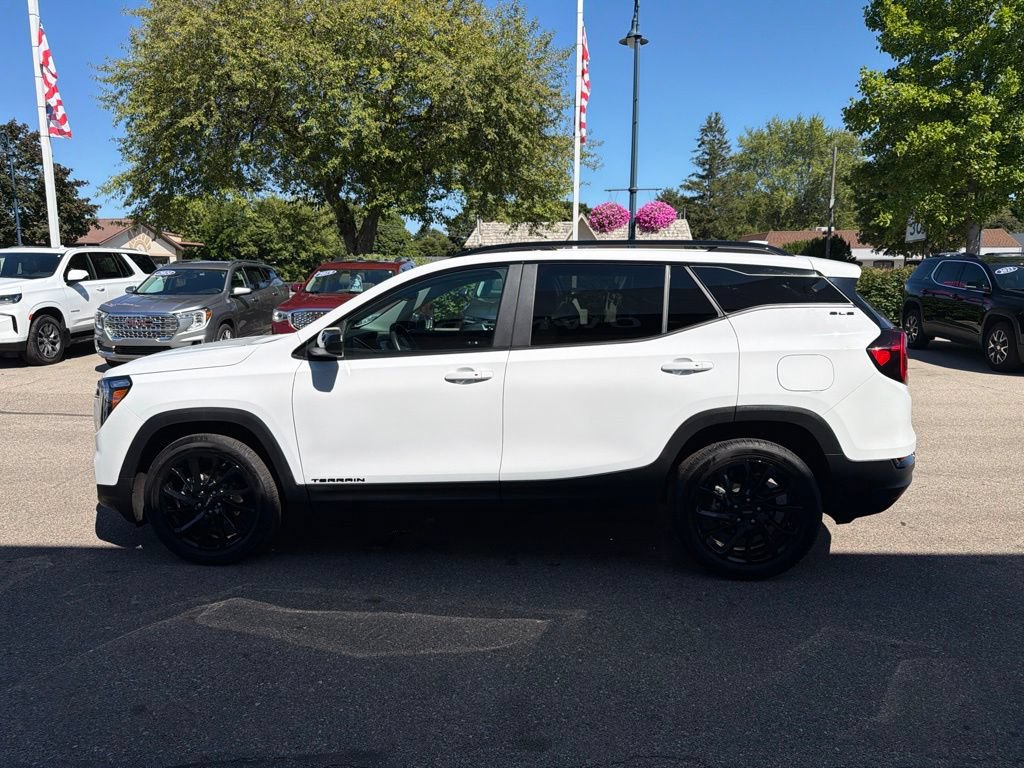 Certified 2024 GMC Terrain SLE w/ Driver Convenience Package FWD image 10