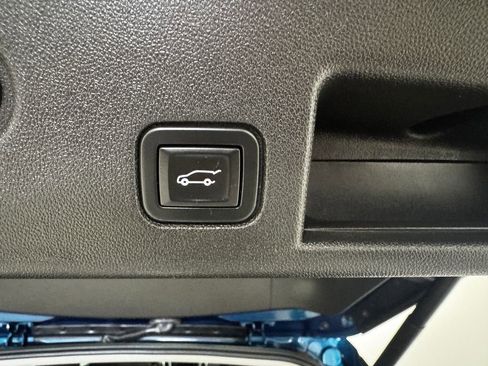 Used 2020 Chevrolet Equinox LT w/ Driver Convenience Package image 37