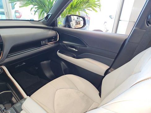 New 2025 Toyota Grand Highlander MAX Platinum image 12