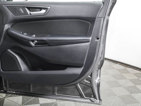 Used 2018 Ford Edge SE image 45