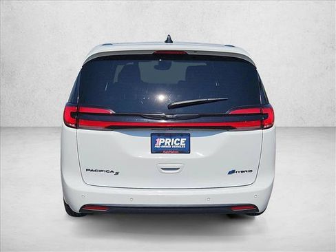 Used 2024 Chrysler Pacifica Limited FWD image 7