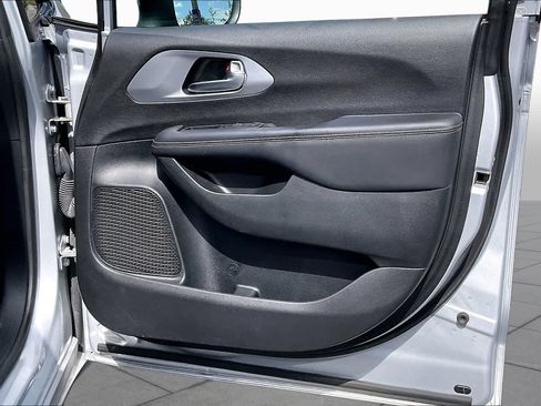 Used 2023 Chrysler Pacifica Touring-L w/ S Appearance Package FWD image 25