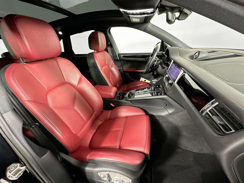 Certified 2023 Porsche Macan S w/ Premium Package Plus image 28