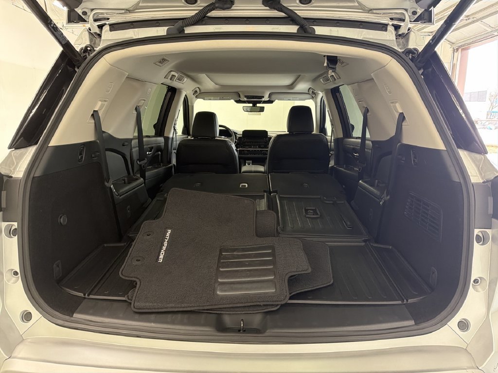 Certified 2025 Nissan Pathfinder Platinum w/ Cargo Package FWD image 17