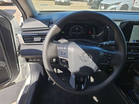 Used 2025 Toyota Camry LE image 18