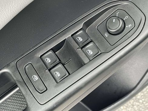Certified 2023 Volkswagen Taos SE FWD image 20